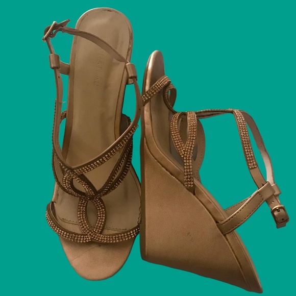 🔥BOGO under $20🔥 Le Chateau heels - Picture 1 of 1